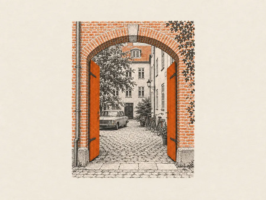 Illustration: Port ind til en baggård med en bil